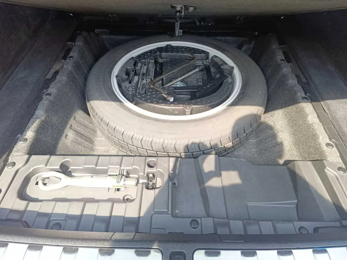 Car image 38