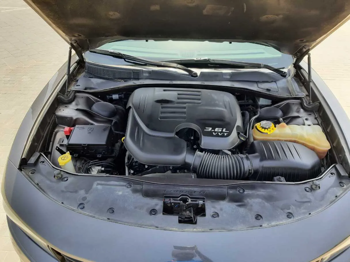 Car image 19
