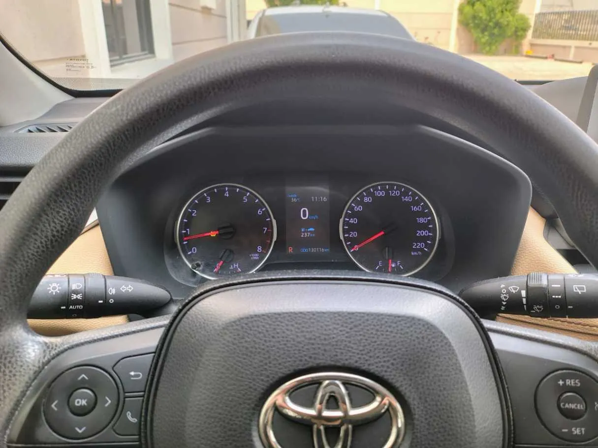 Car image 12