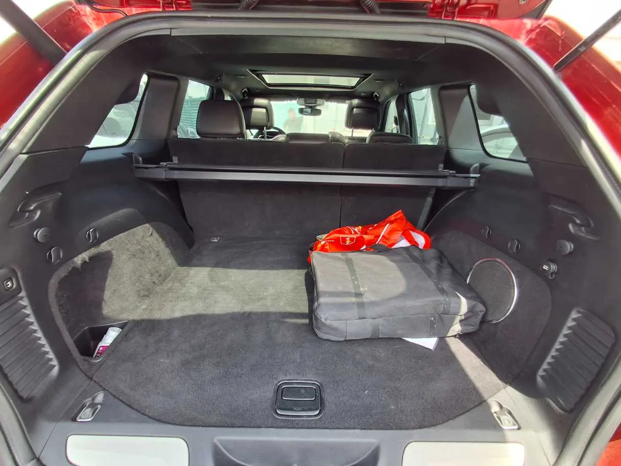 Car image 19