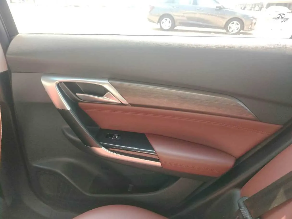 Car image 31