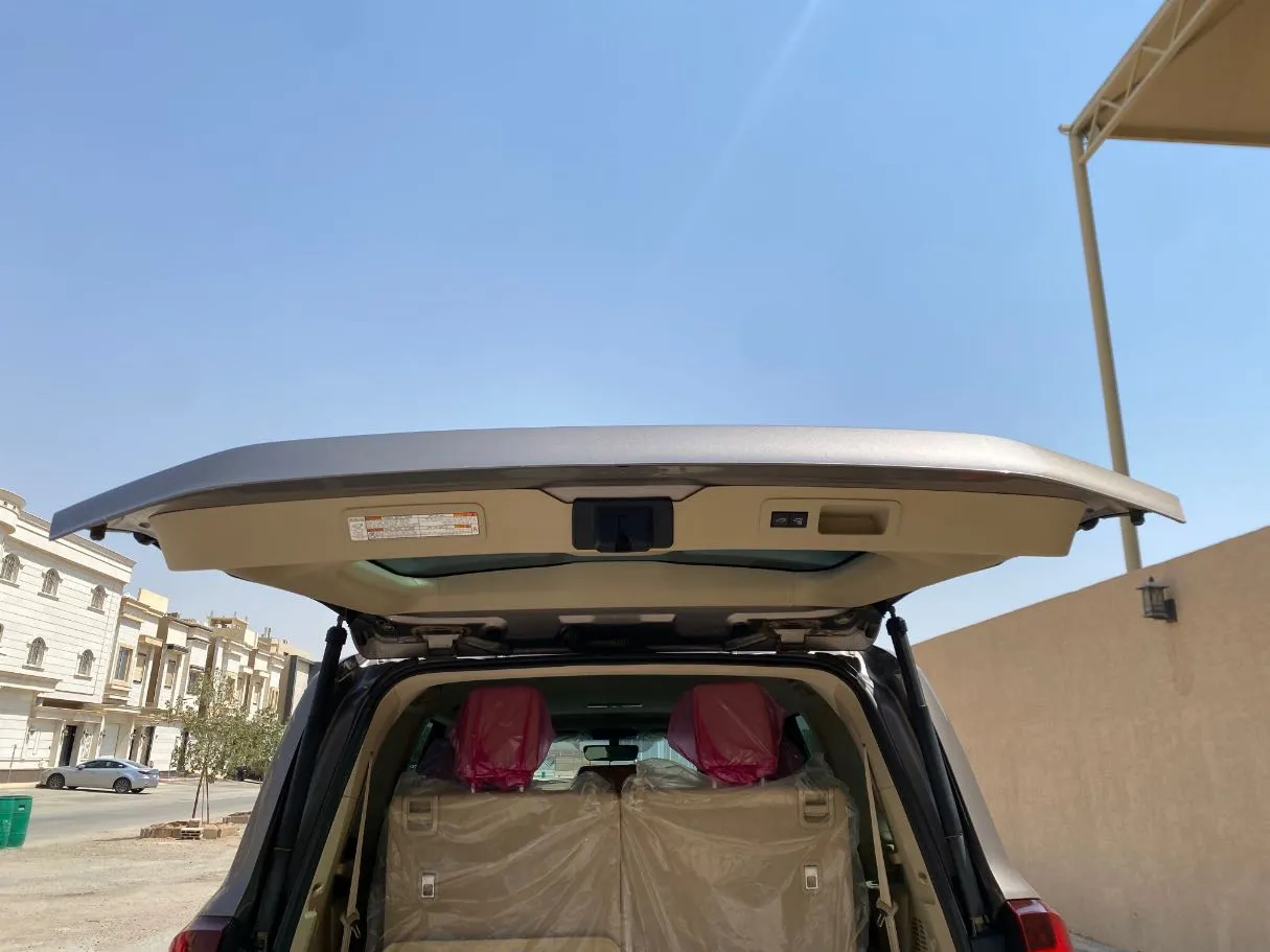Car image 22