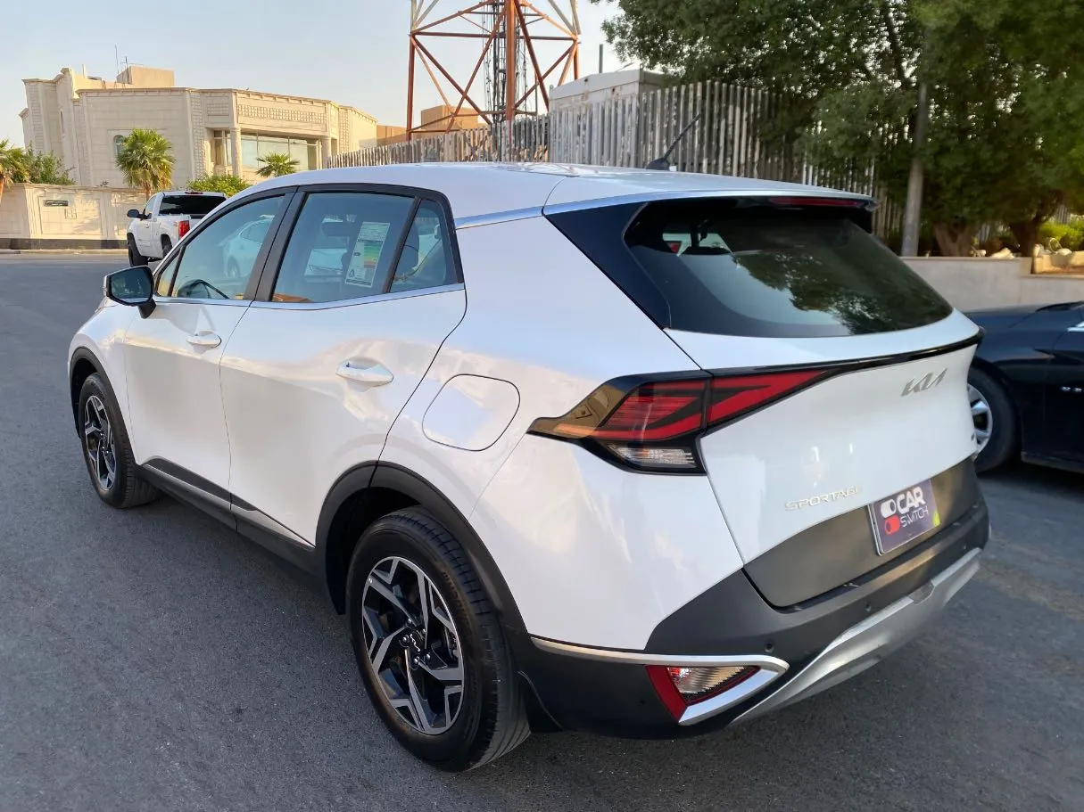 Car image 7