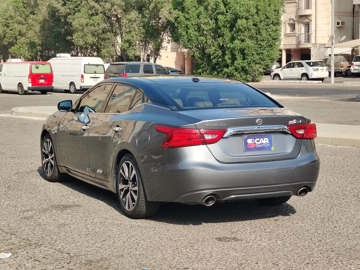 Car image 7