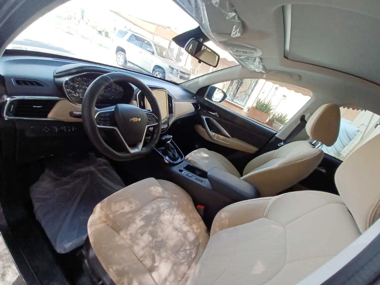 Car image 11