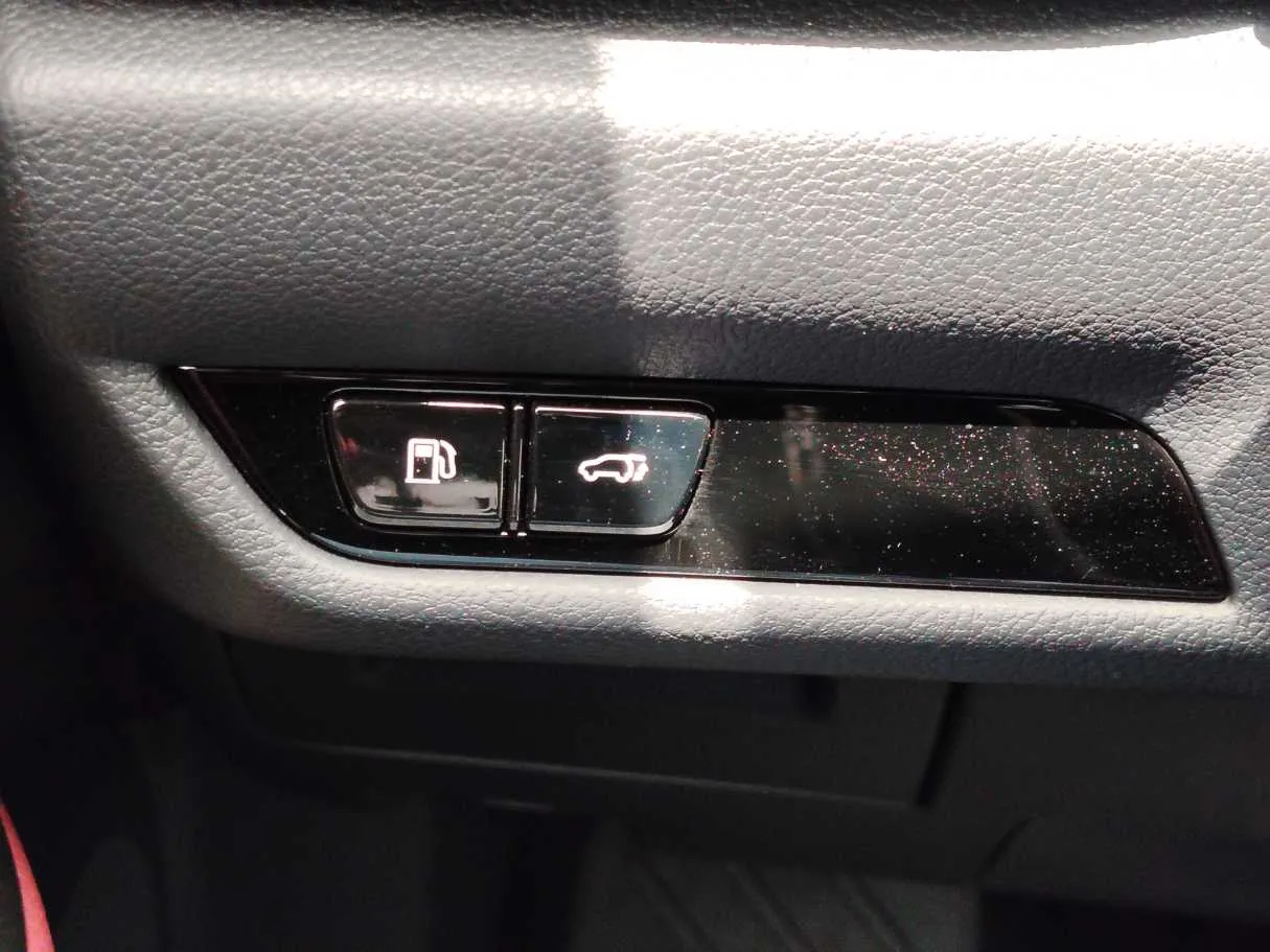 Car image 34