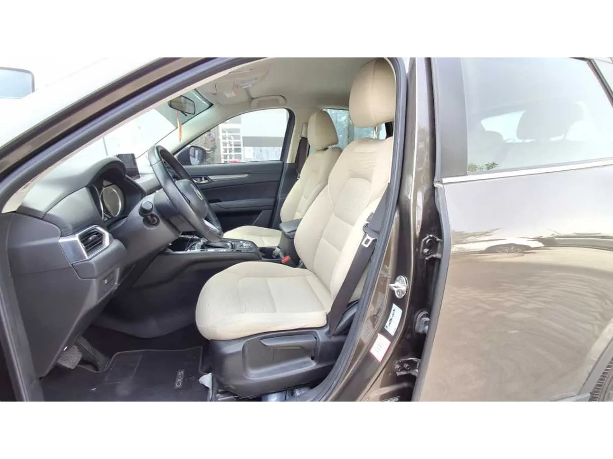 Car image 12