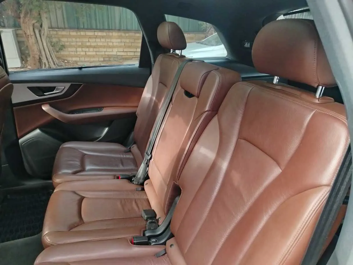 Car image 16