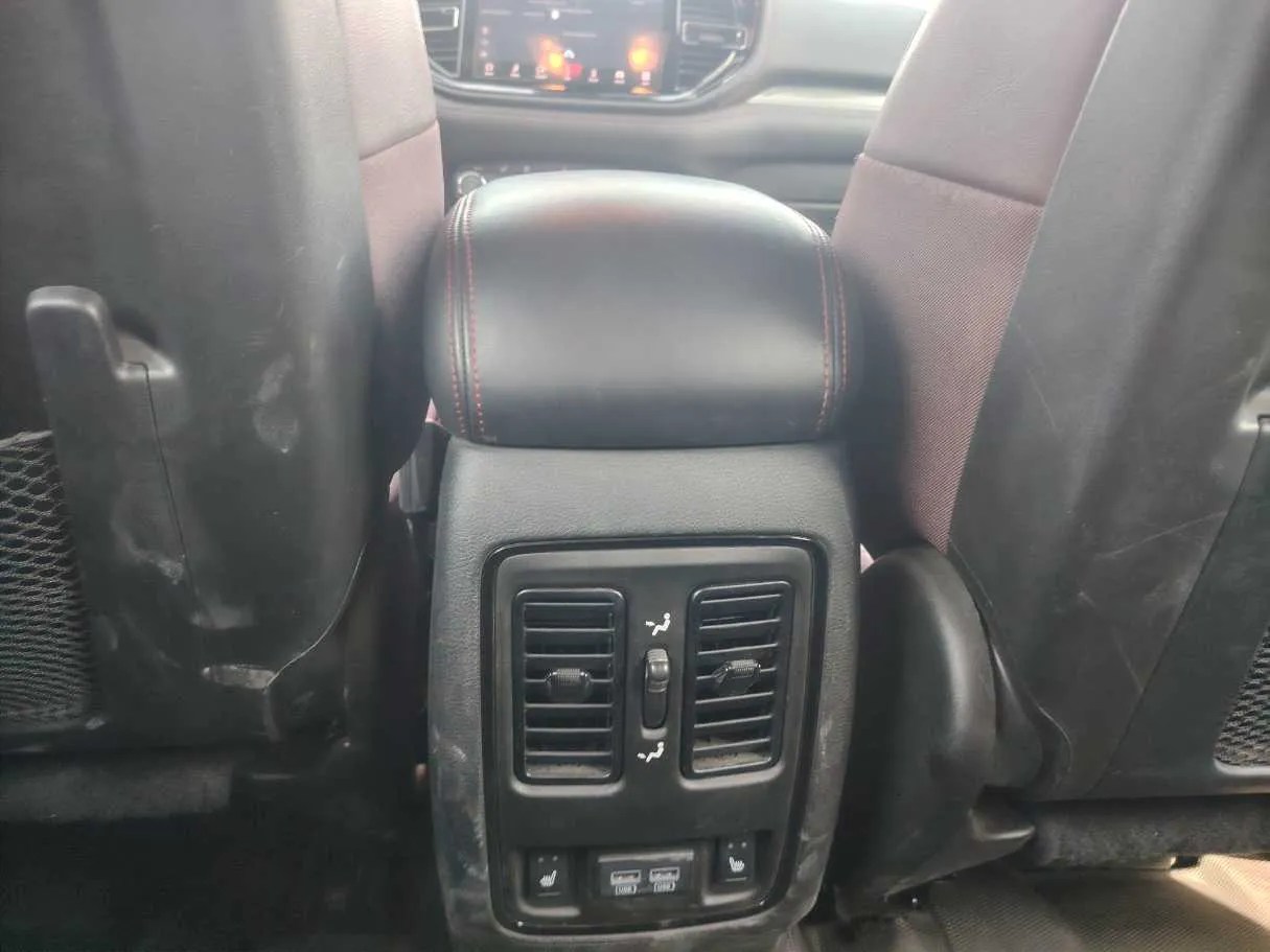 Car image 34