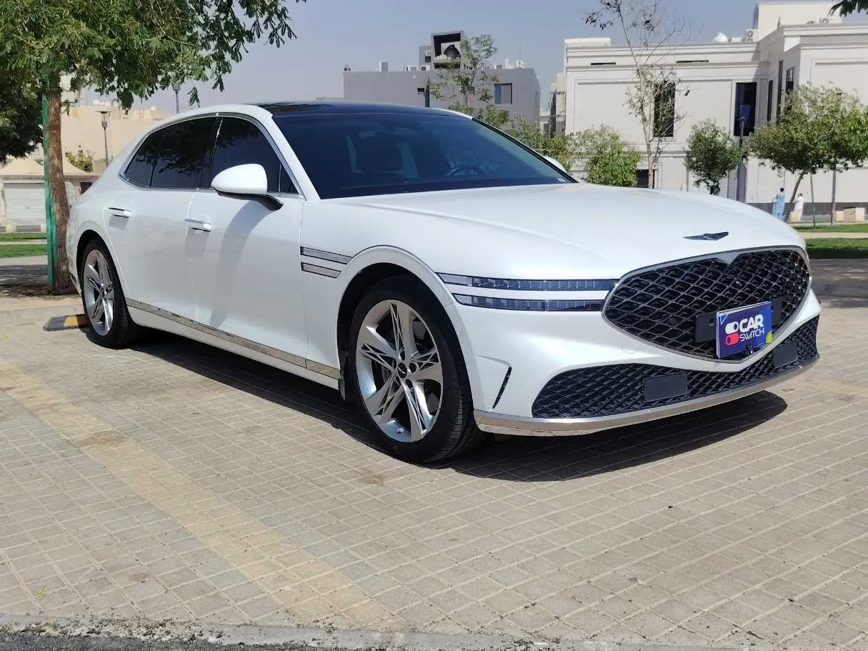 Car image 3