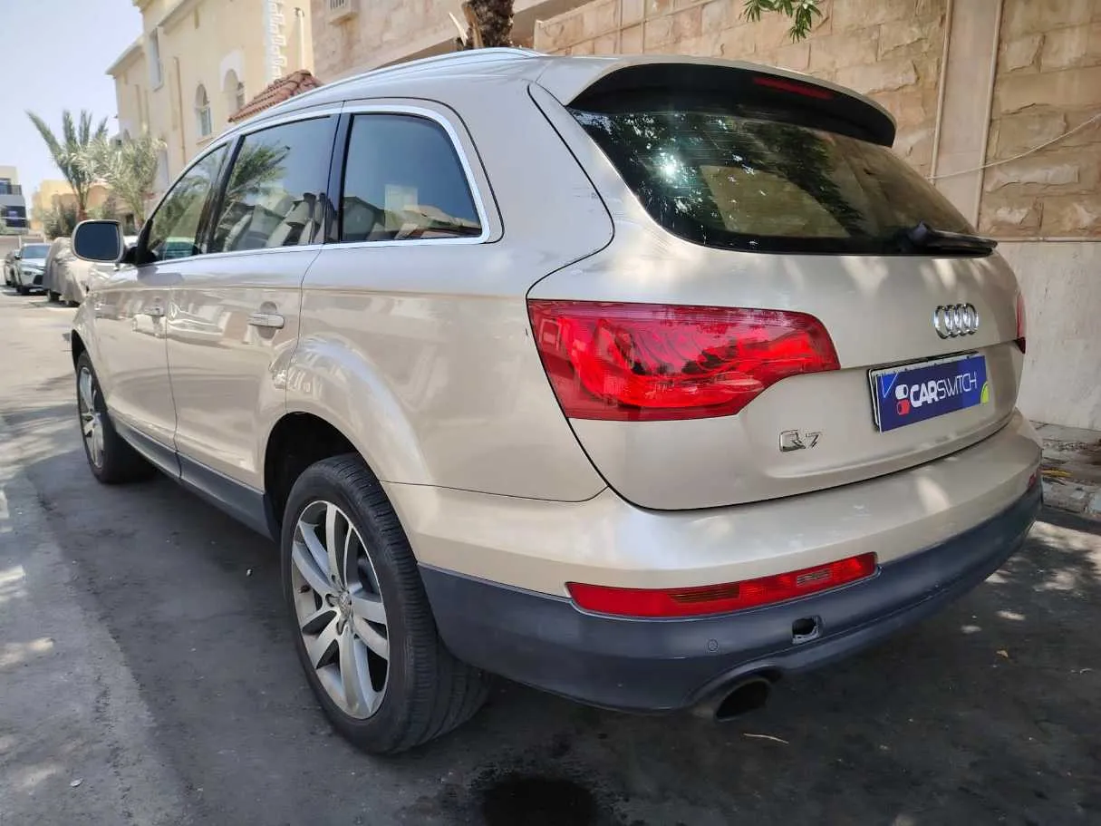 Car image 7
