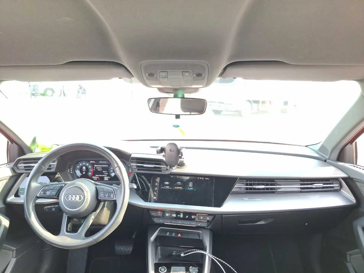 Car image 17
