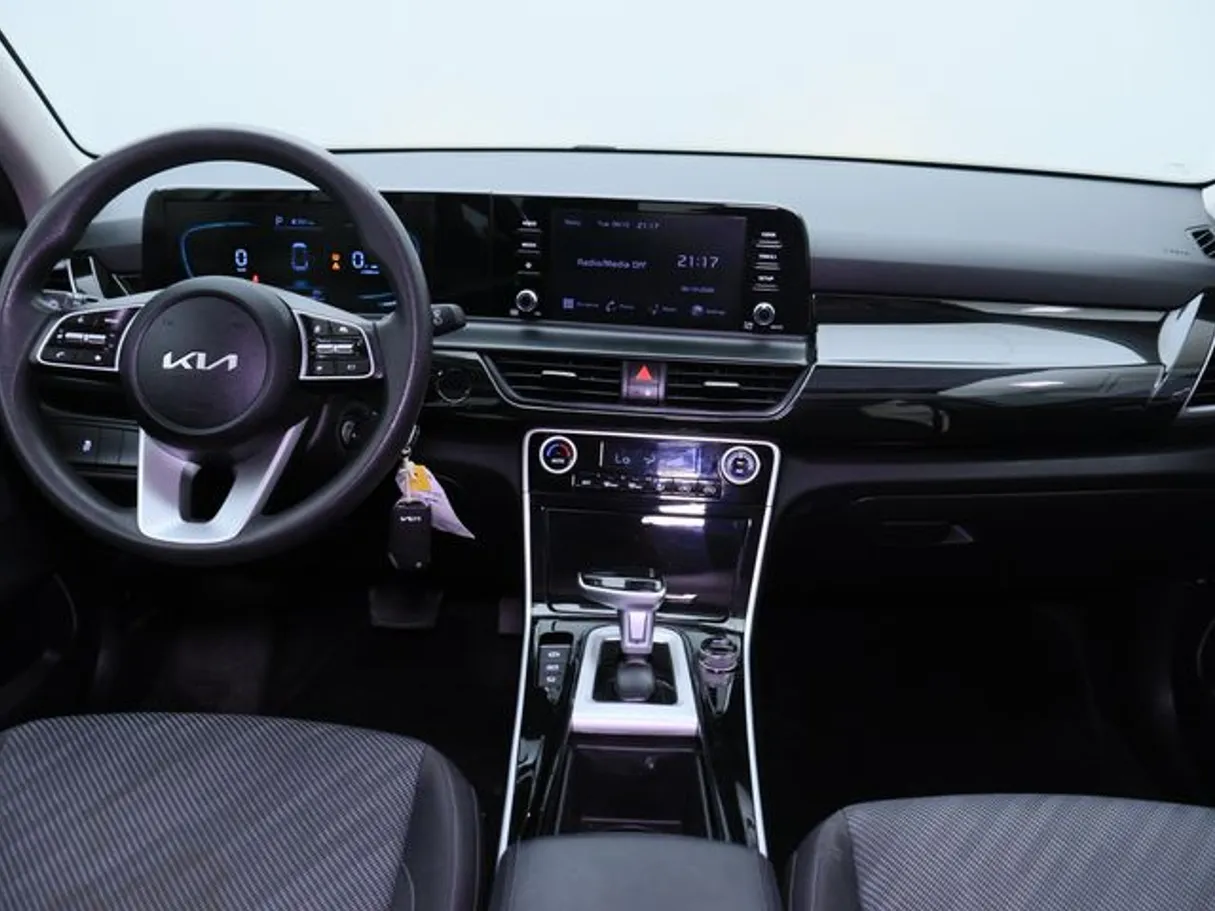 Car image 14
