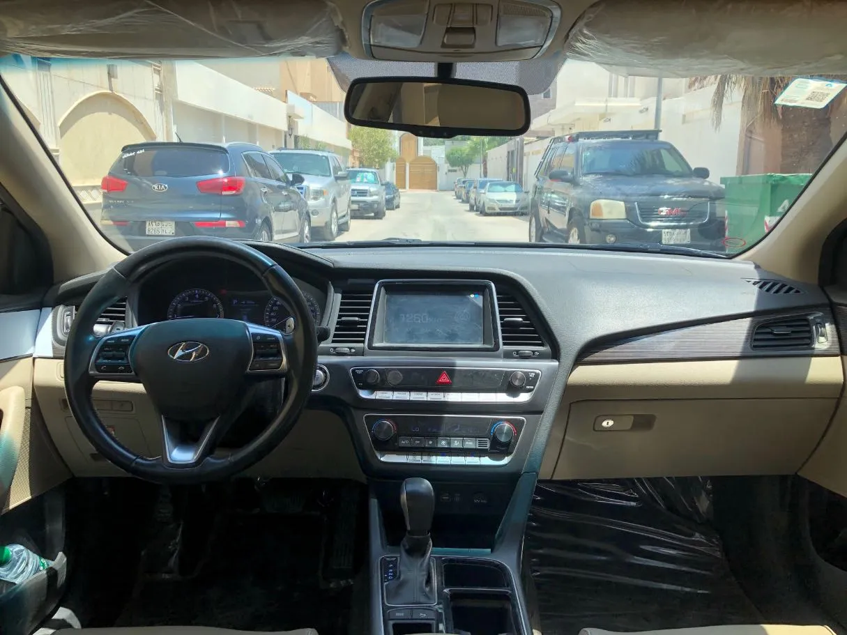 Car image 16