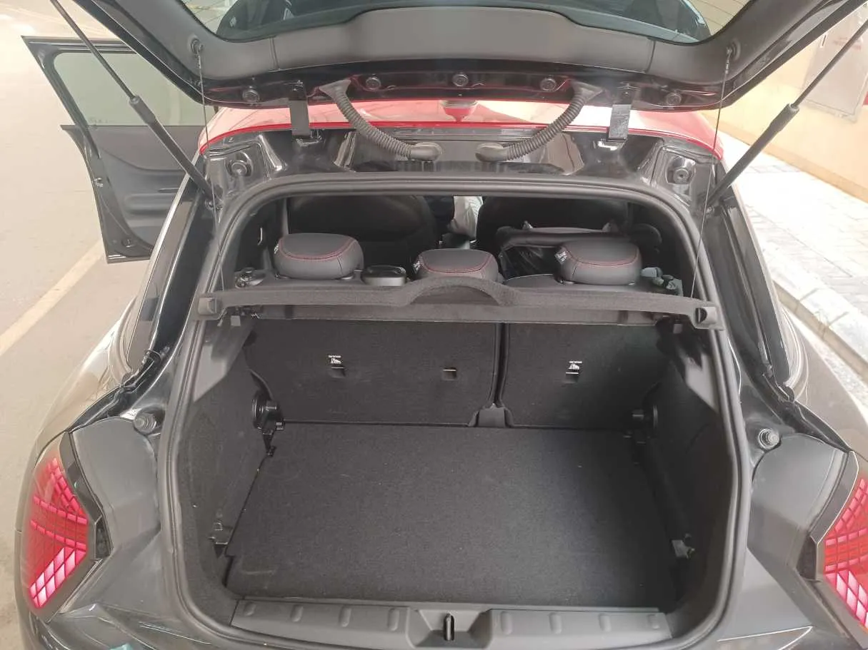 Car image 21