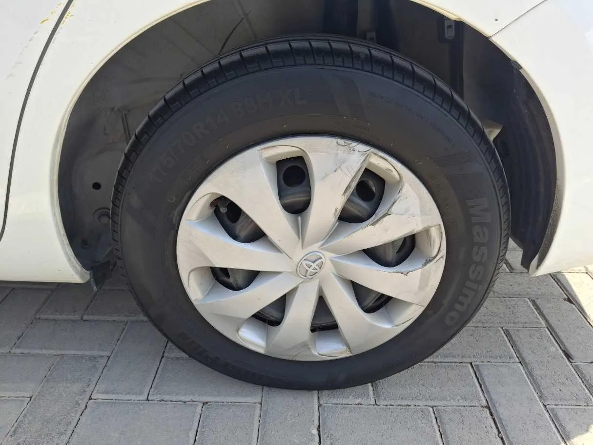 Car image 9