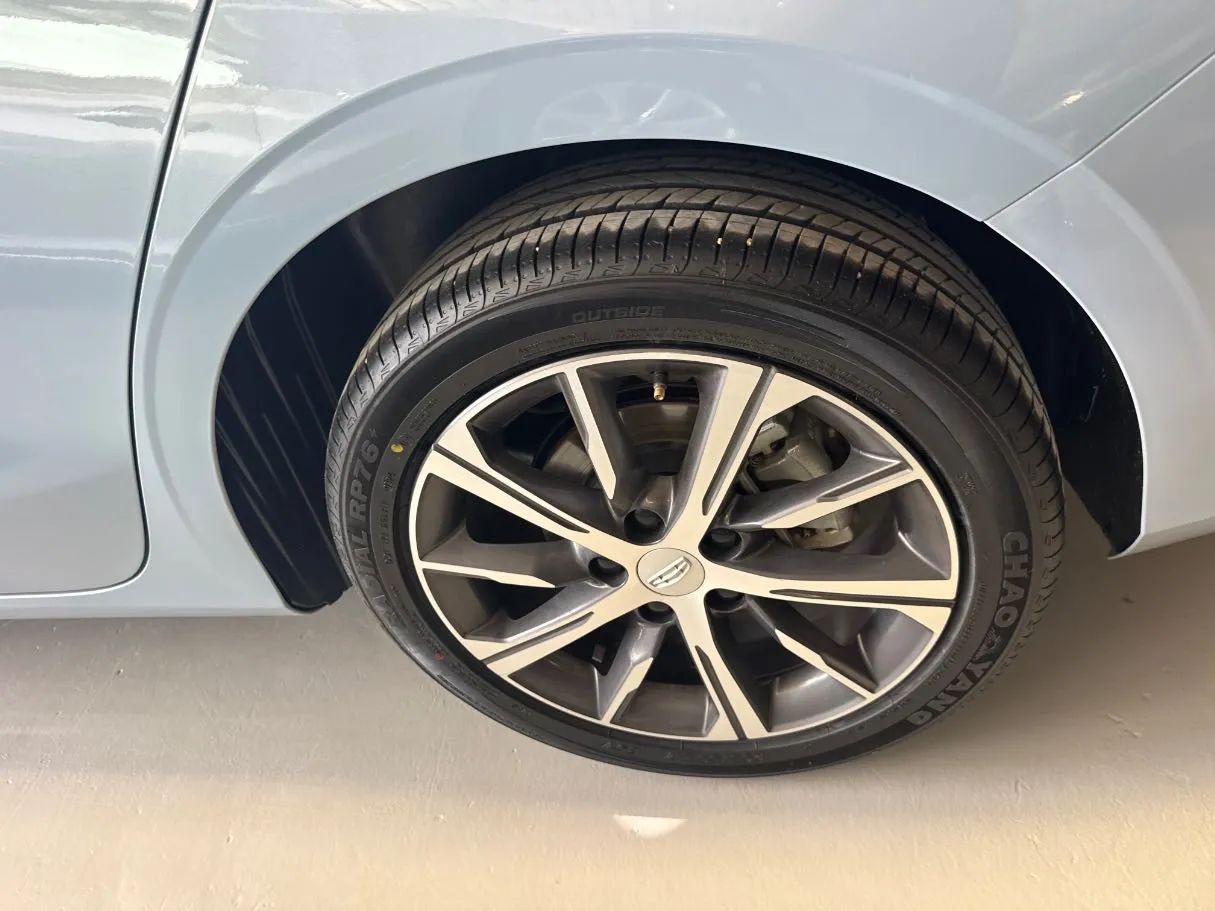 Car image 7