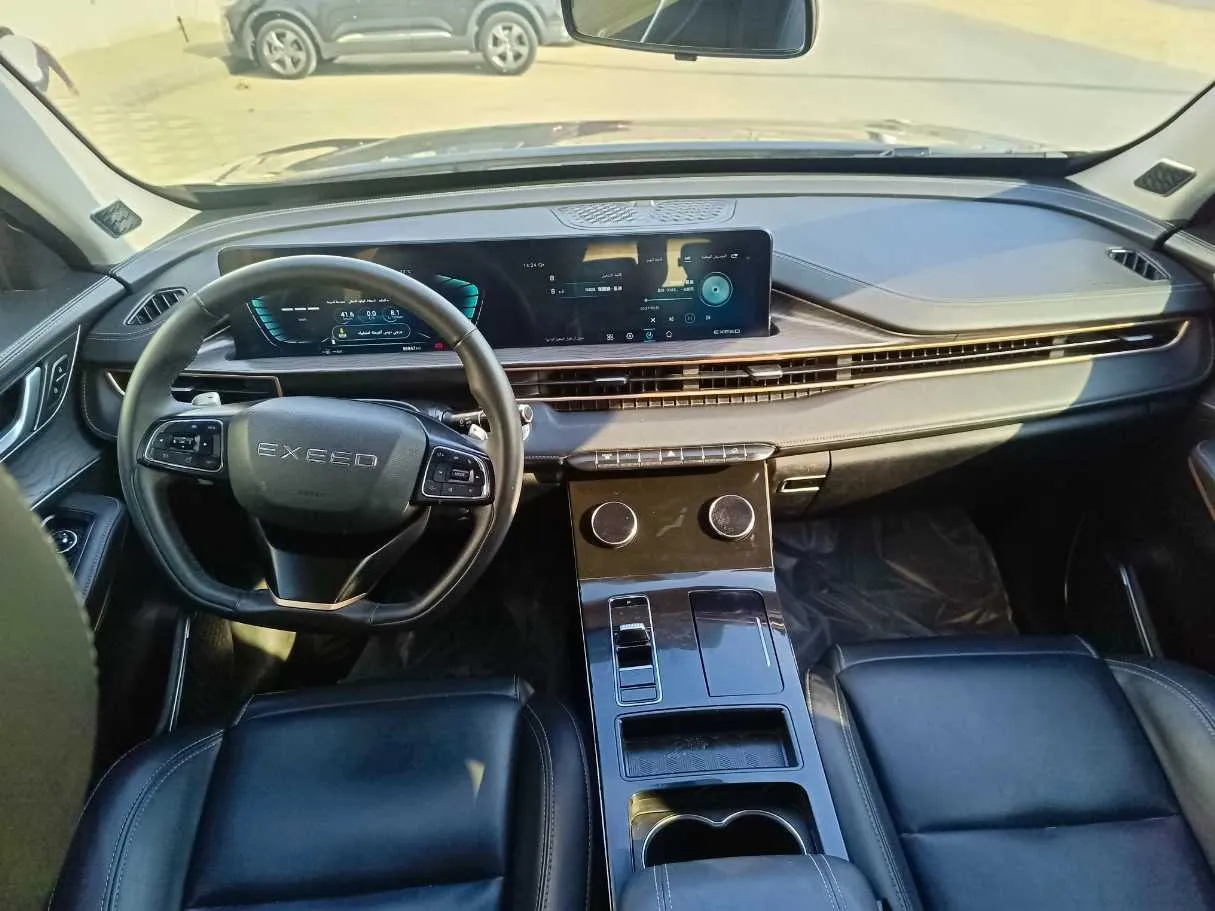 Car image 19