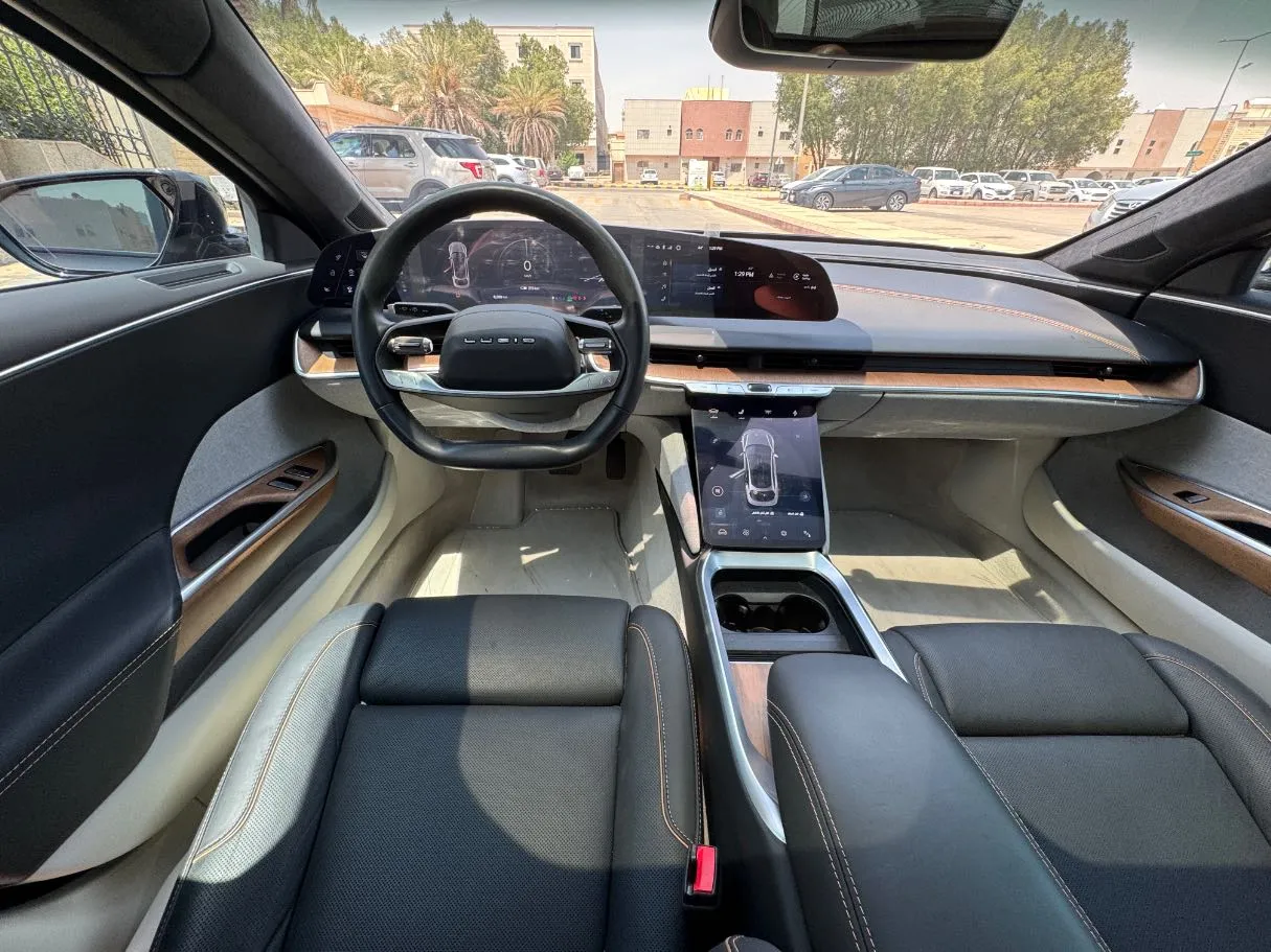 Car image 16