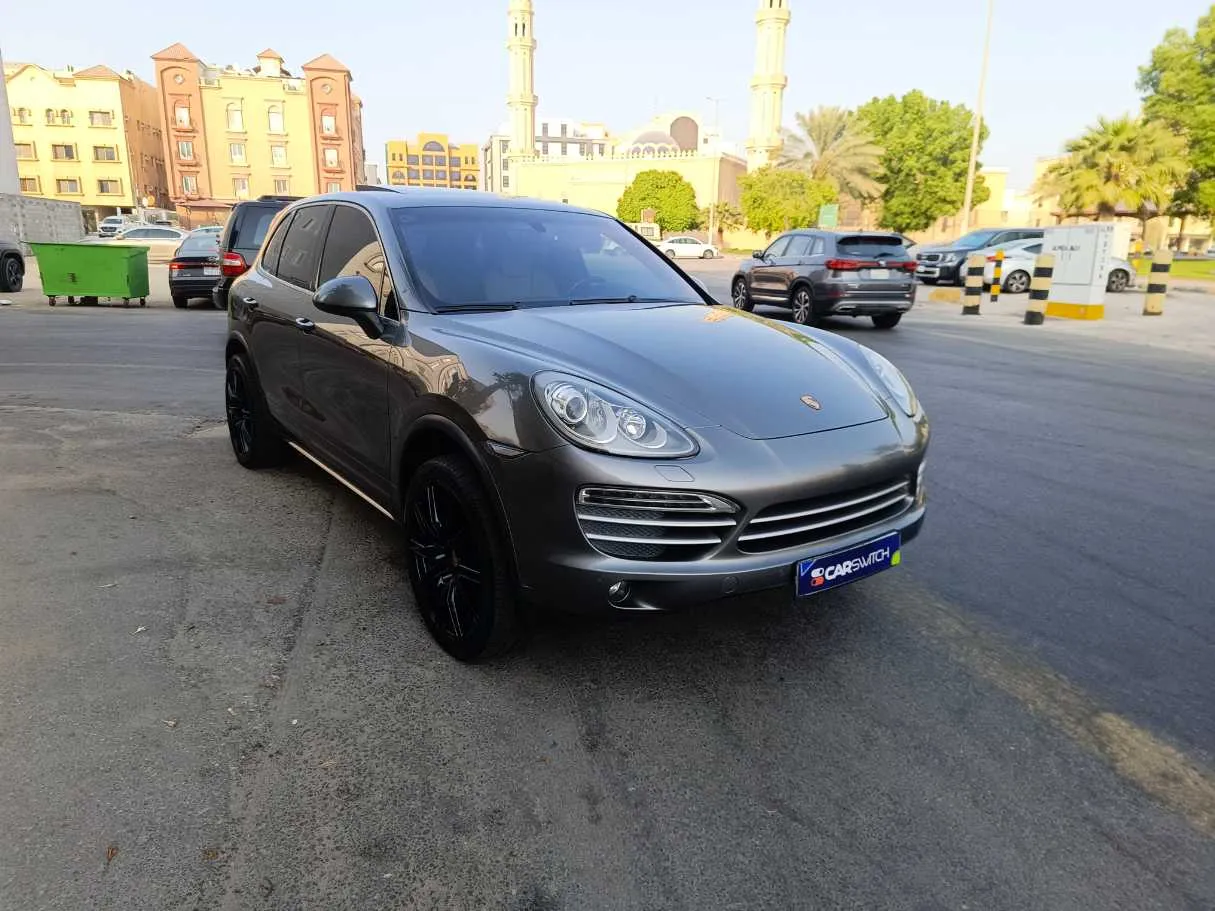 Car image 3