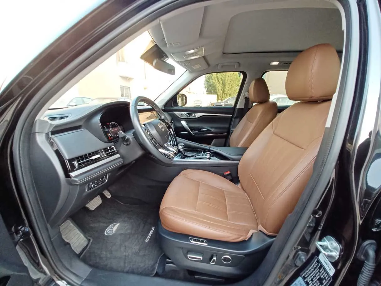 Car image 11