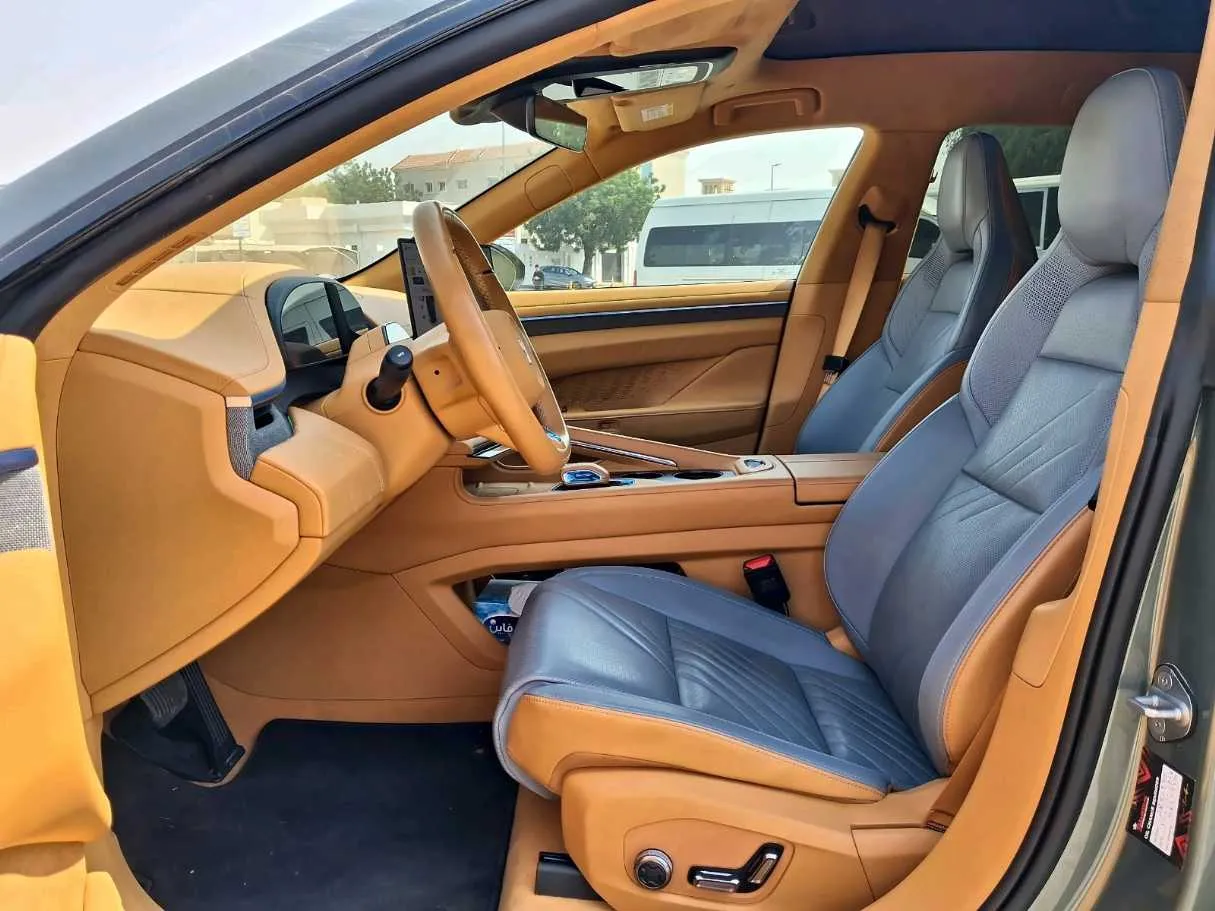 Car image 13