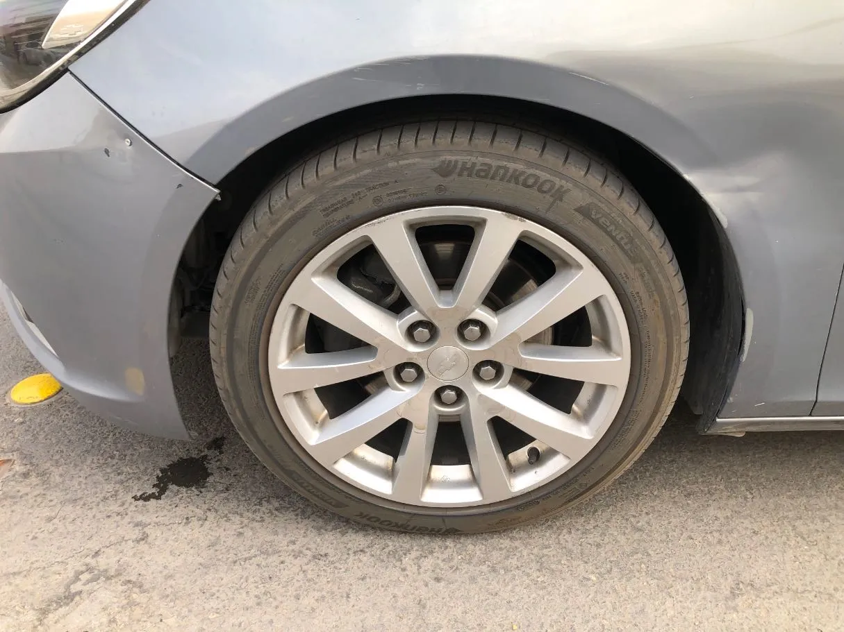 Car image 10
