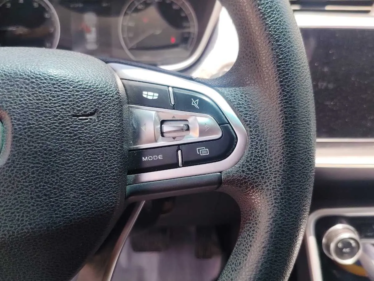 Car image 30