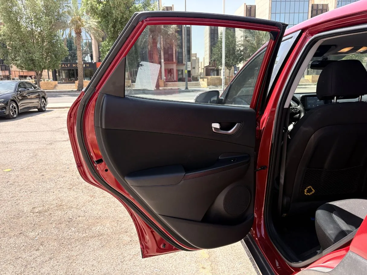 Car image 14