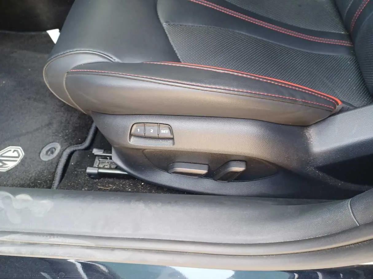 Car image 23