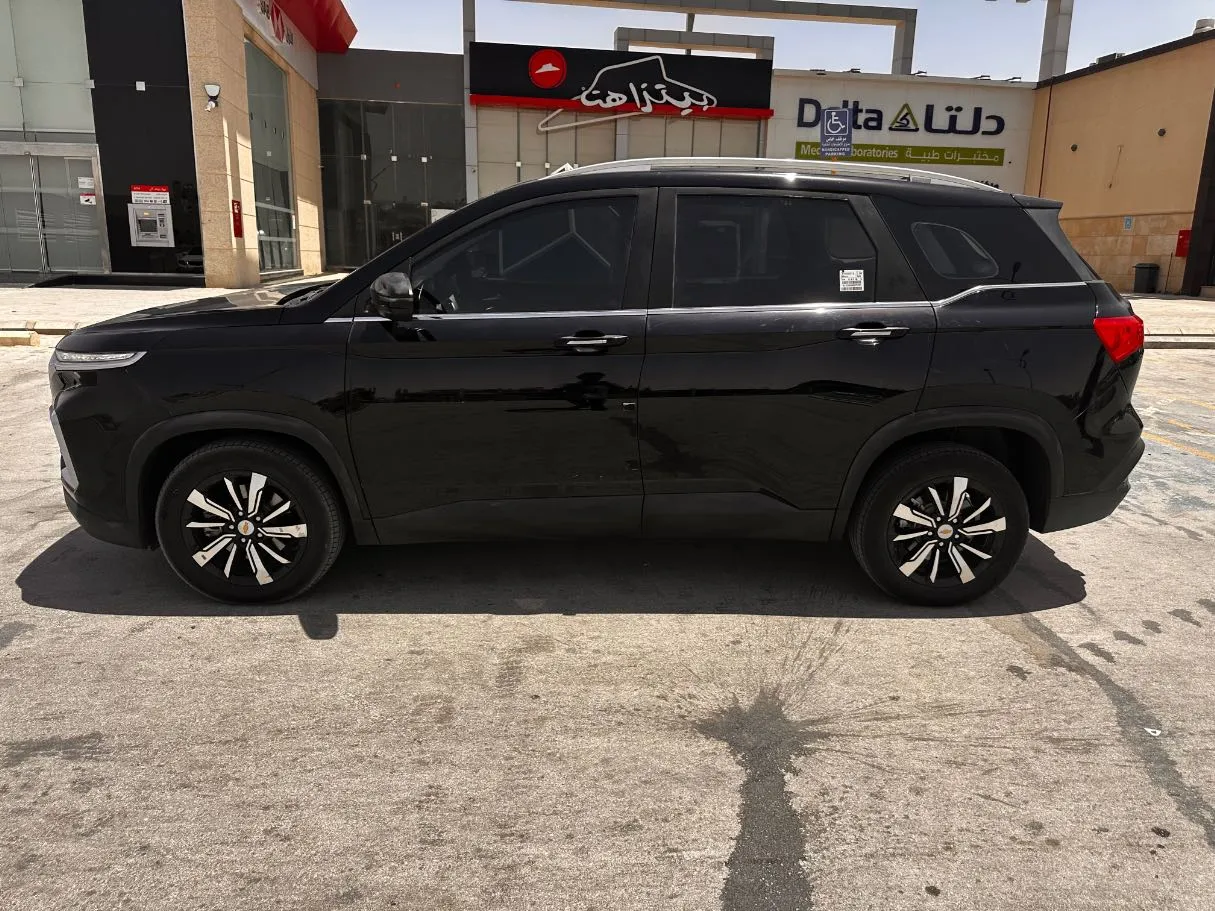 Car image 9
