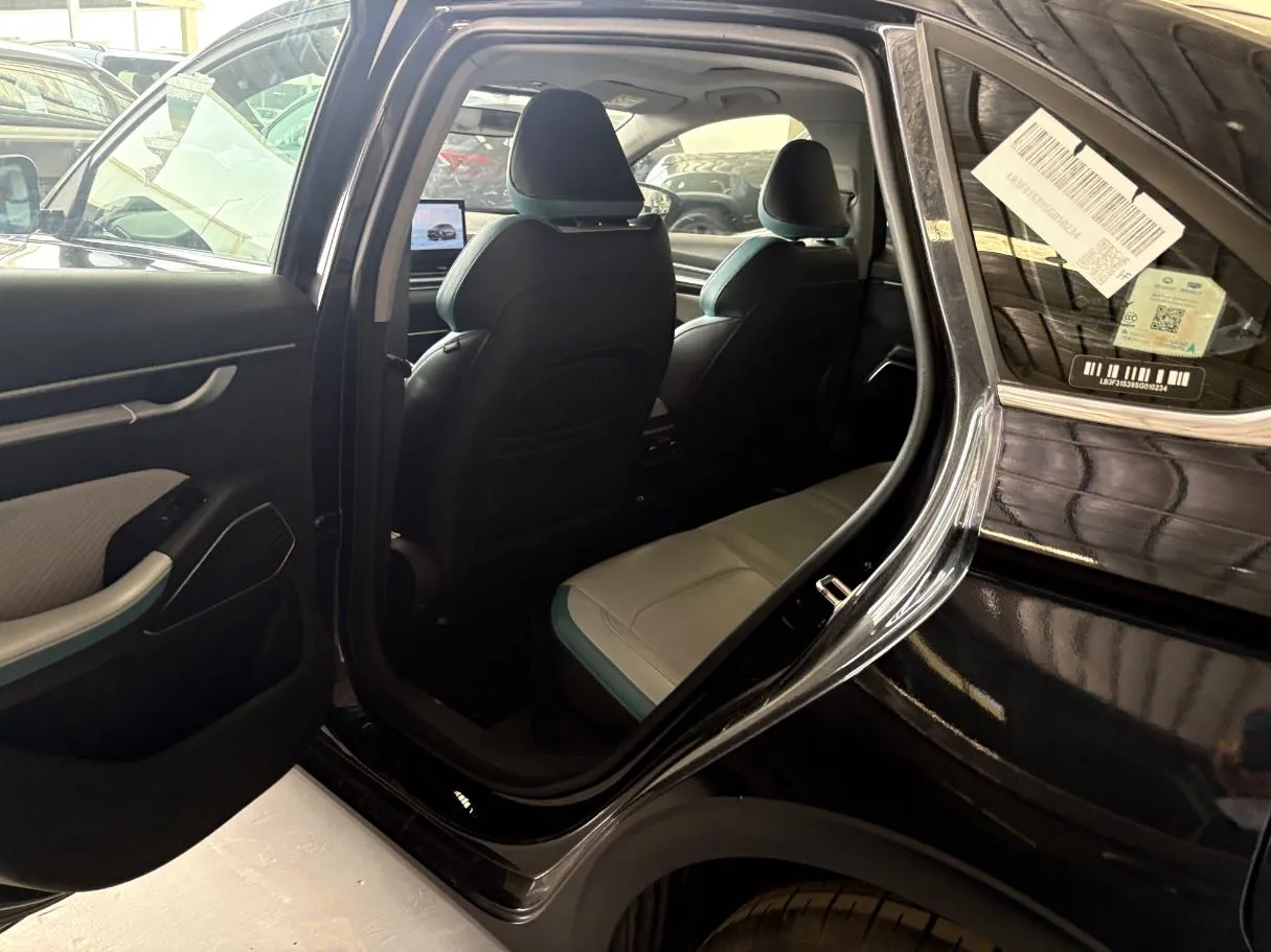 Car image 13