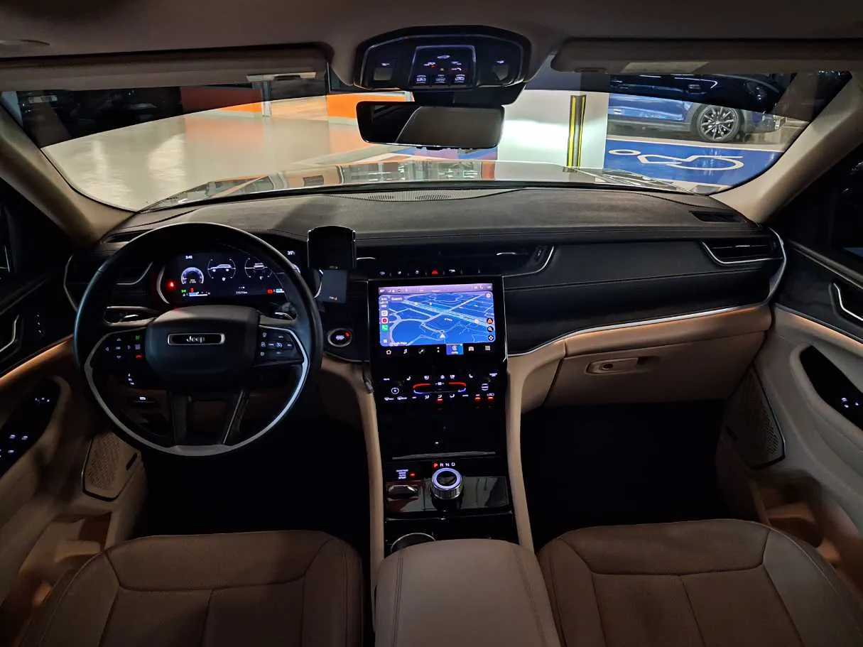 Car image 16