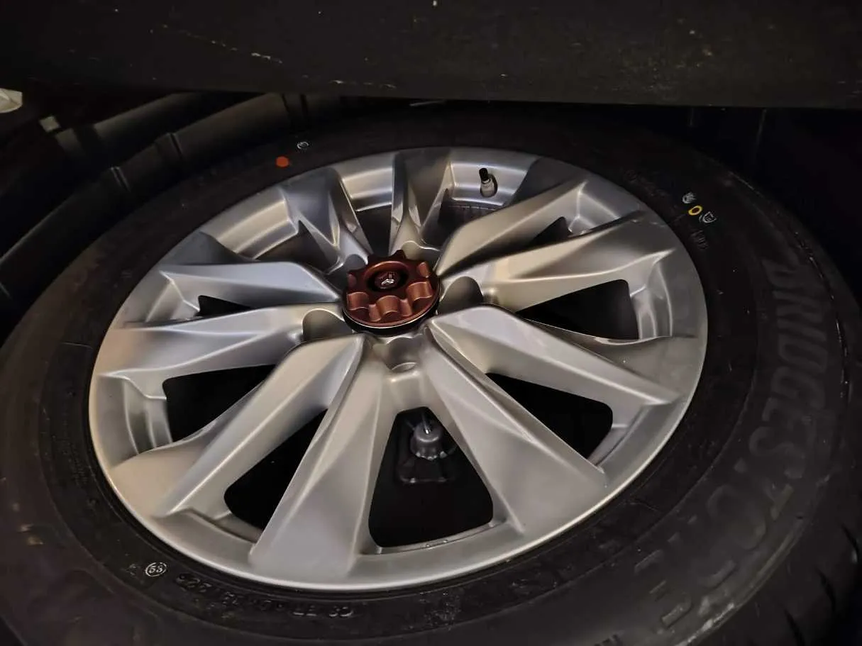 Car image 30