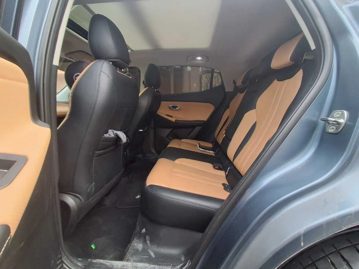 Car image 13