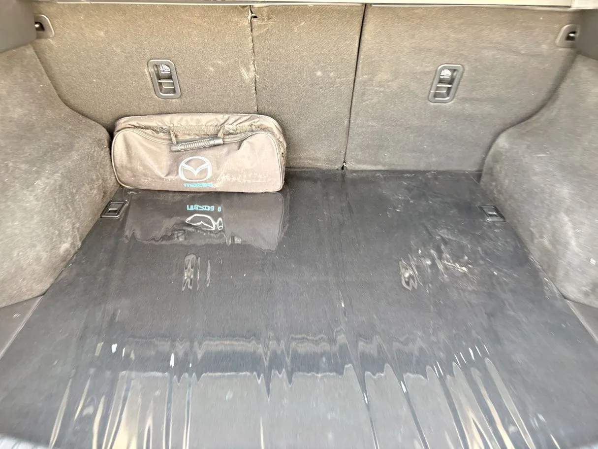 Car image 25