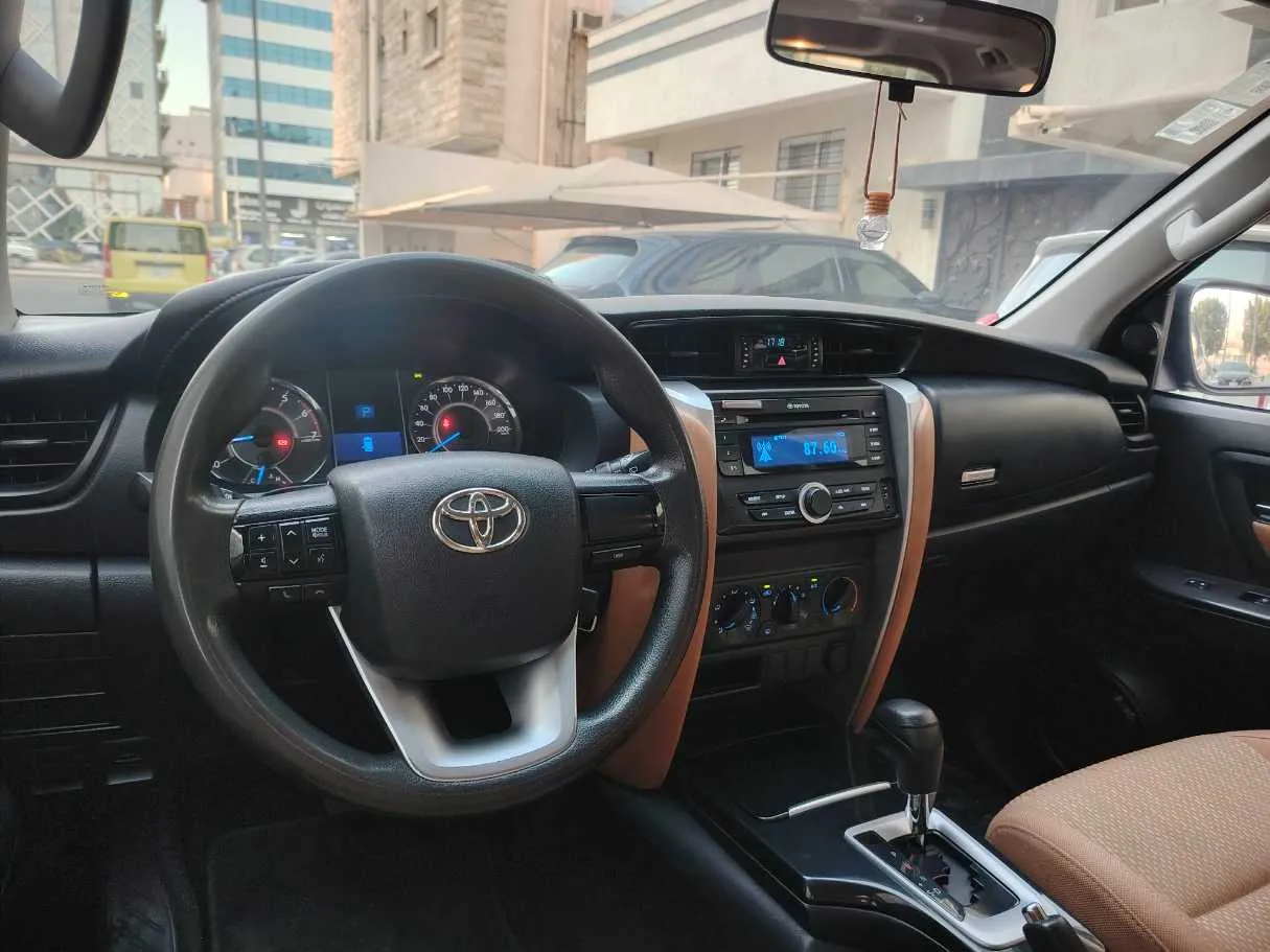 Car image 28