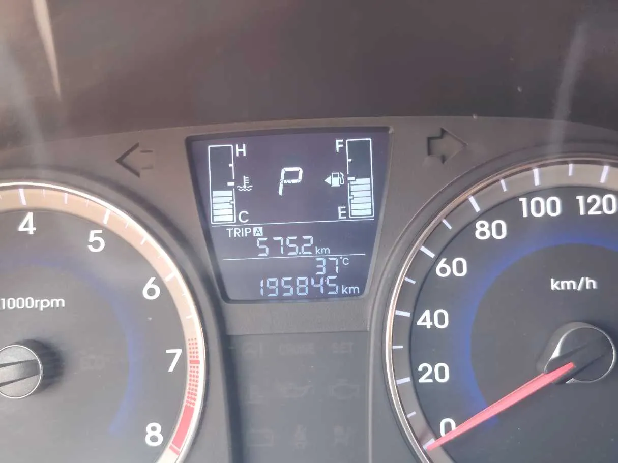 Car image 19