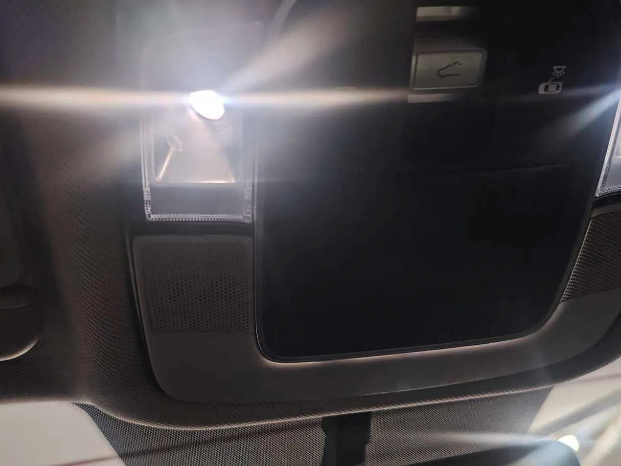 Car image 23