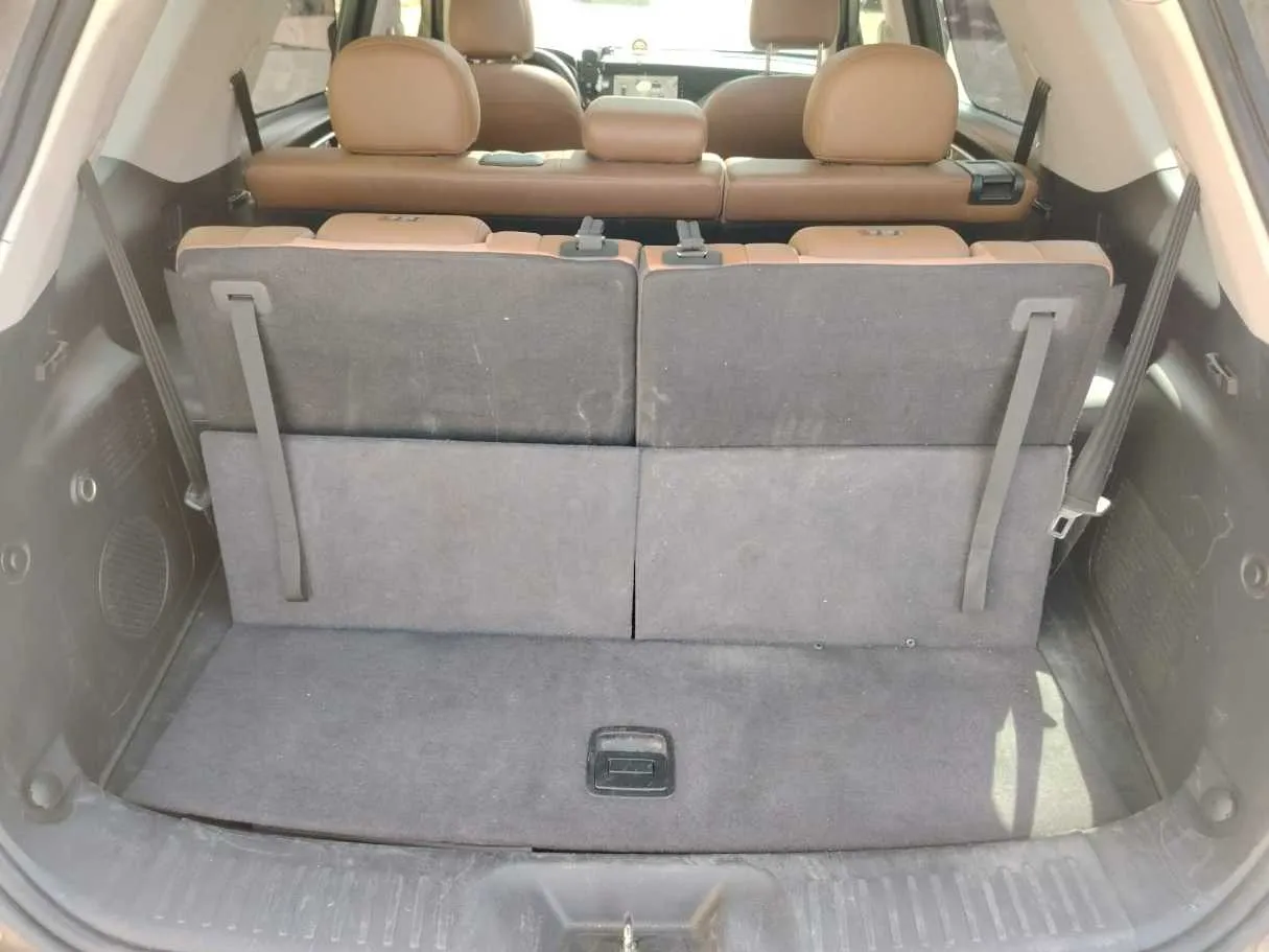 Car image 29