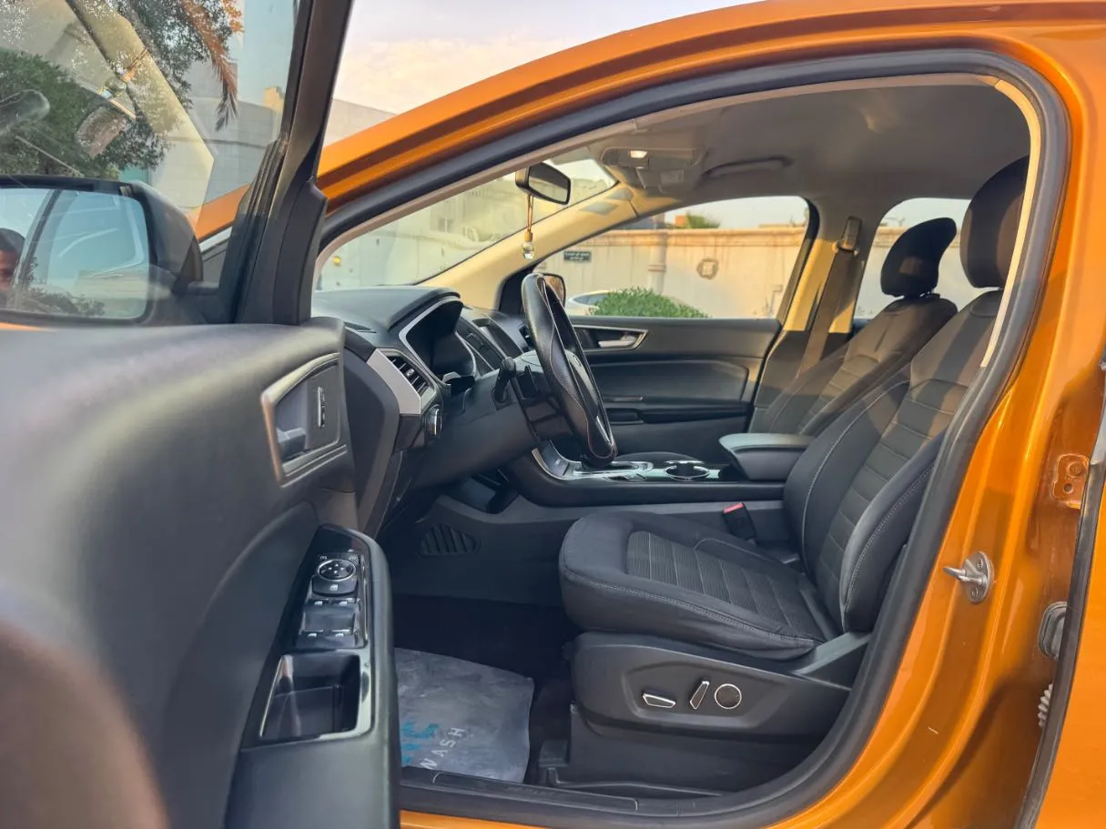 Car image 12