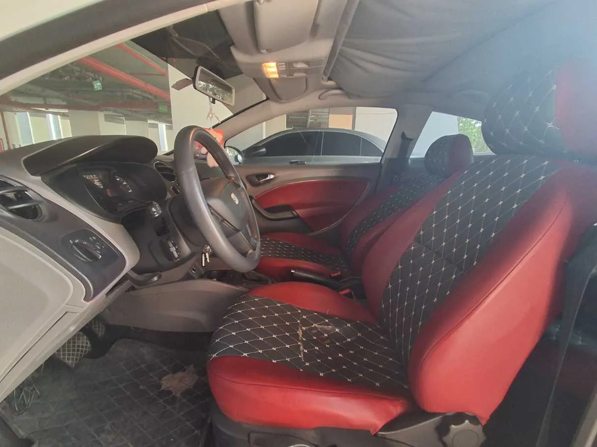 Car image 12