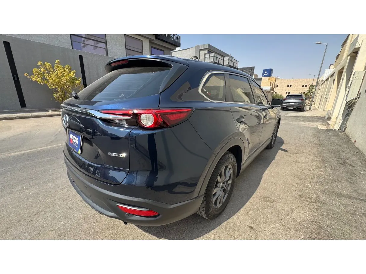 Car image 5
