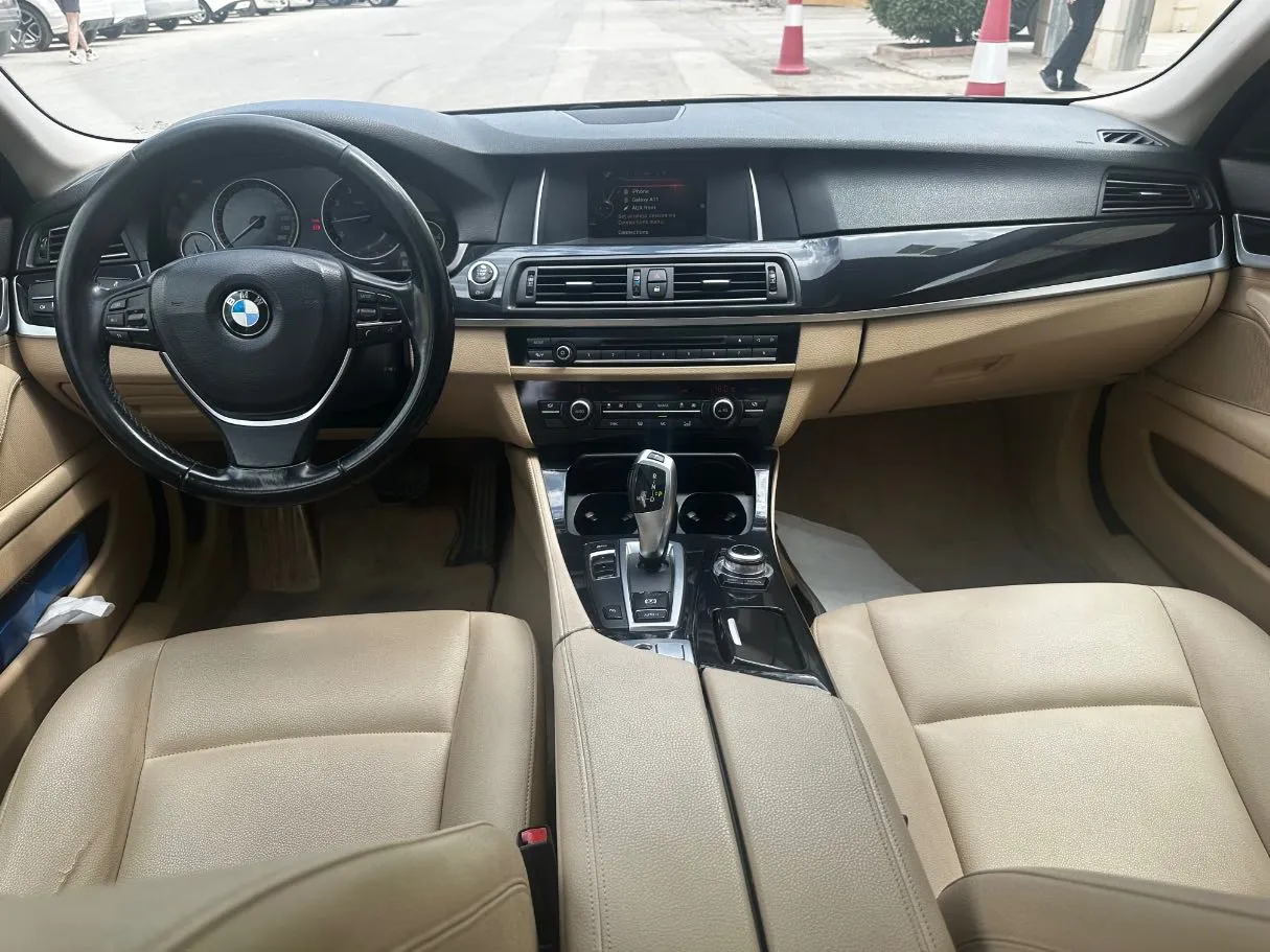 Car image 17