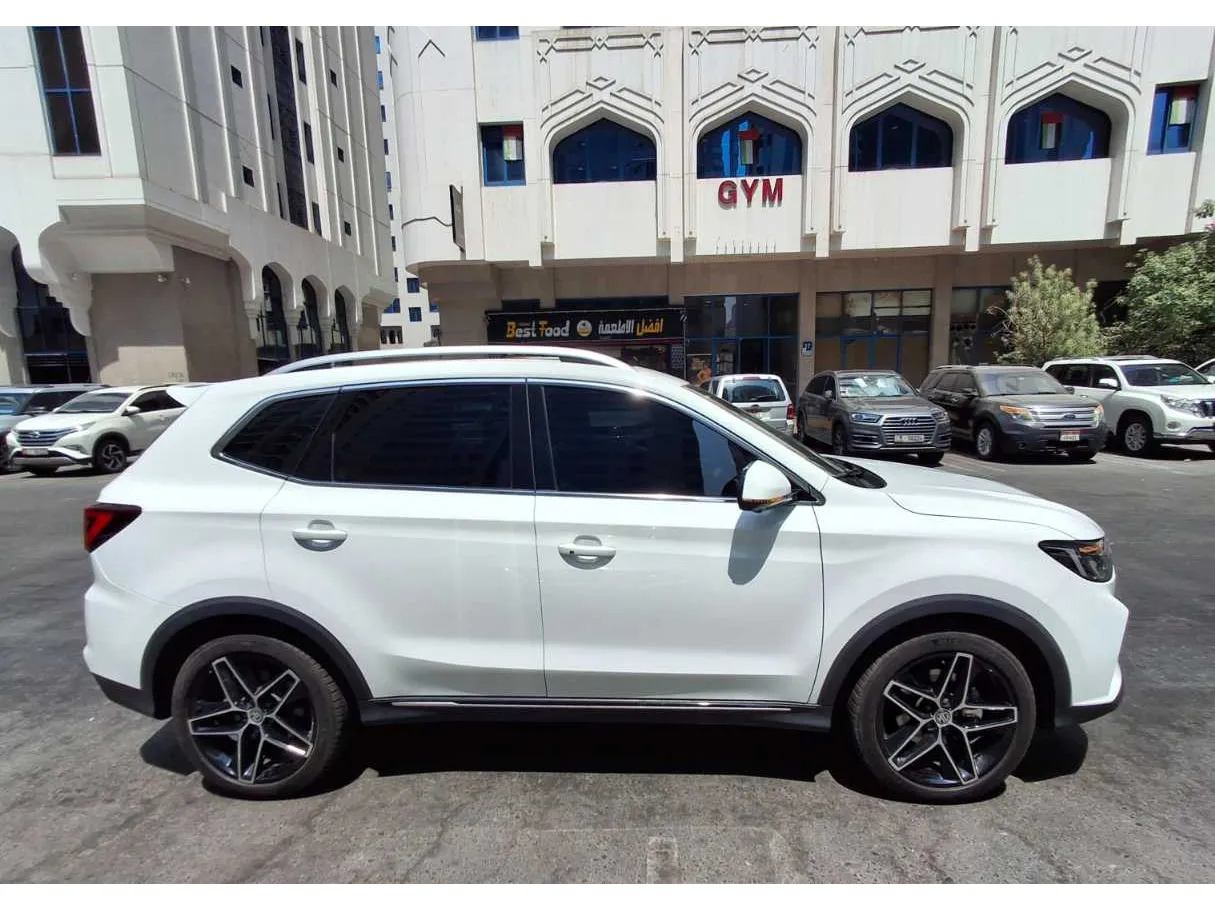 Car image 3