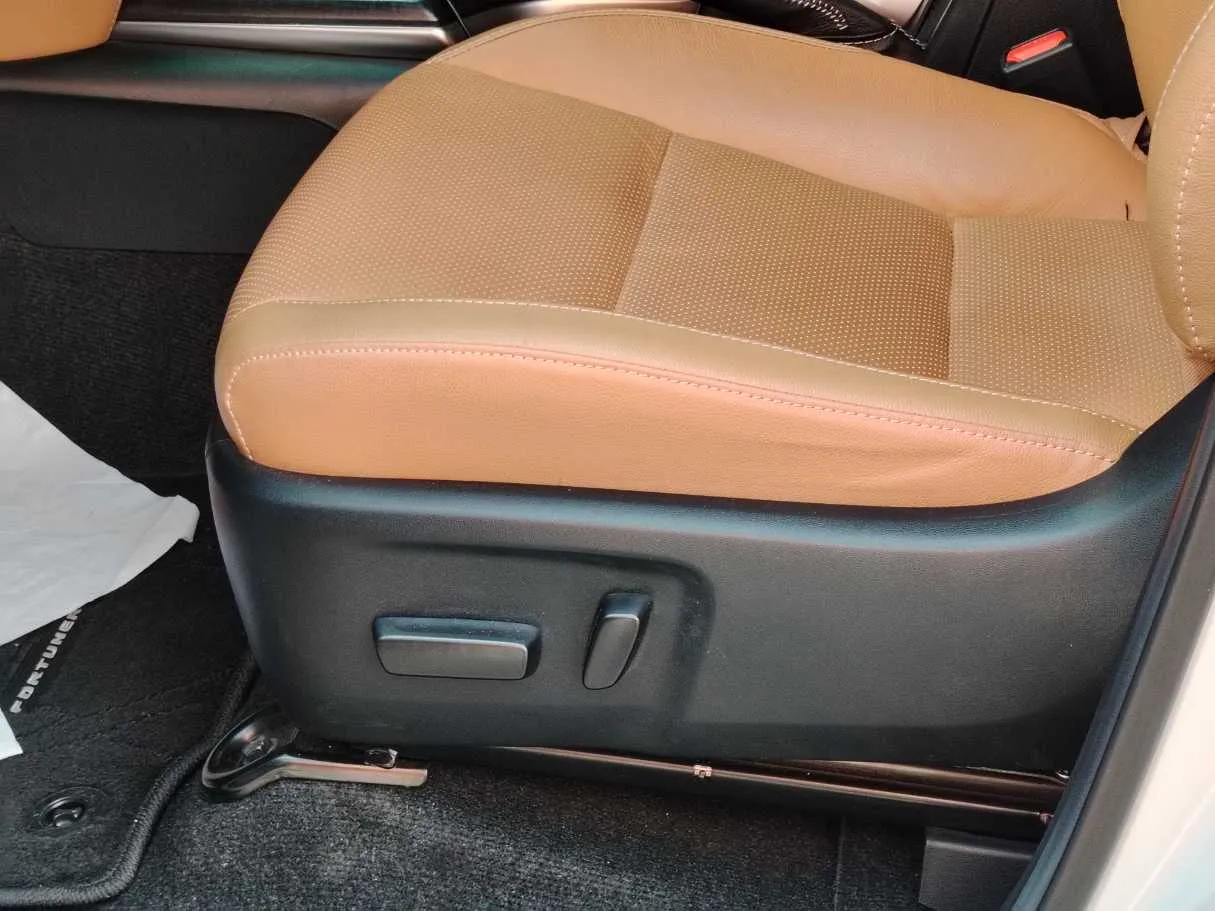 Car image 29
