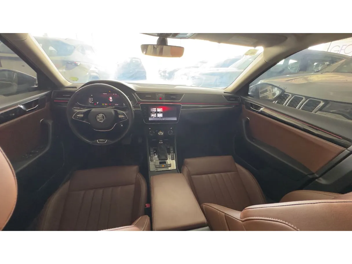 Car image 10
