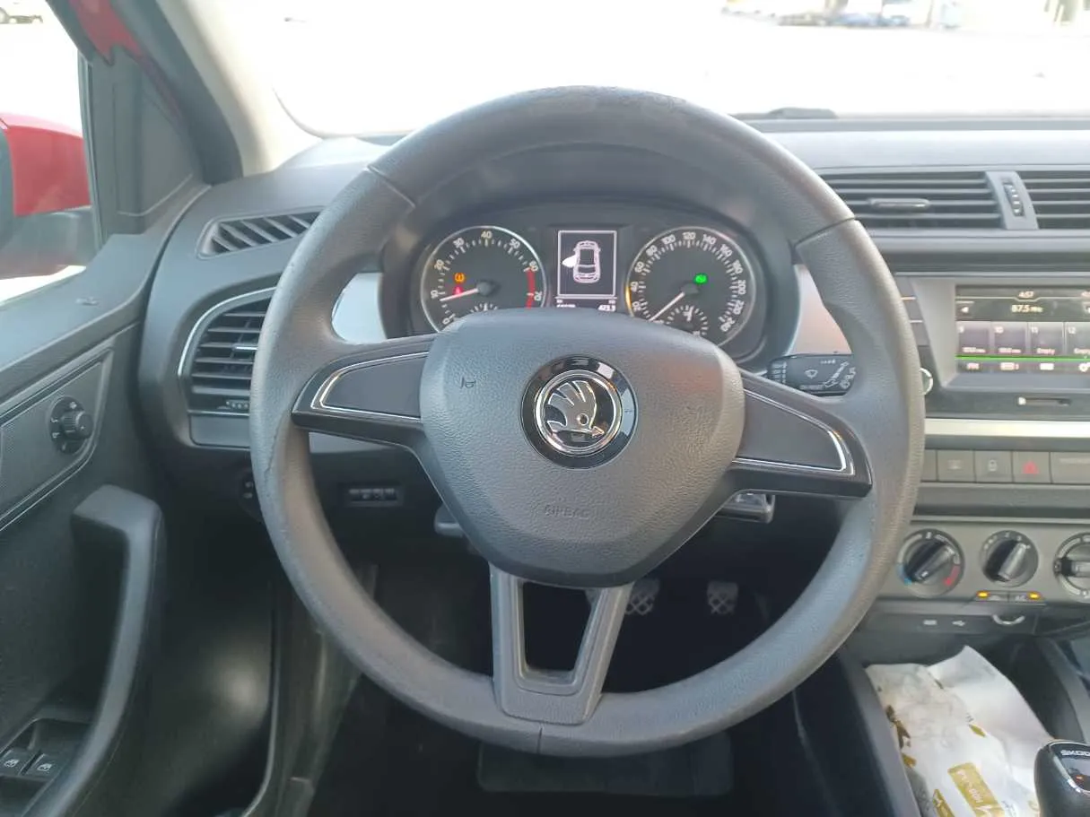 Car image 16