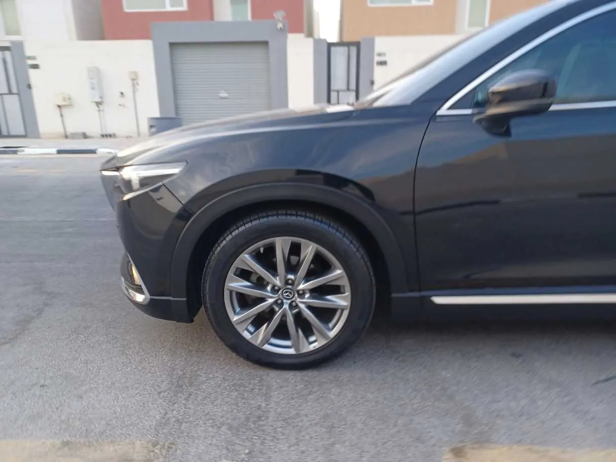 Car image 9