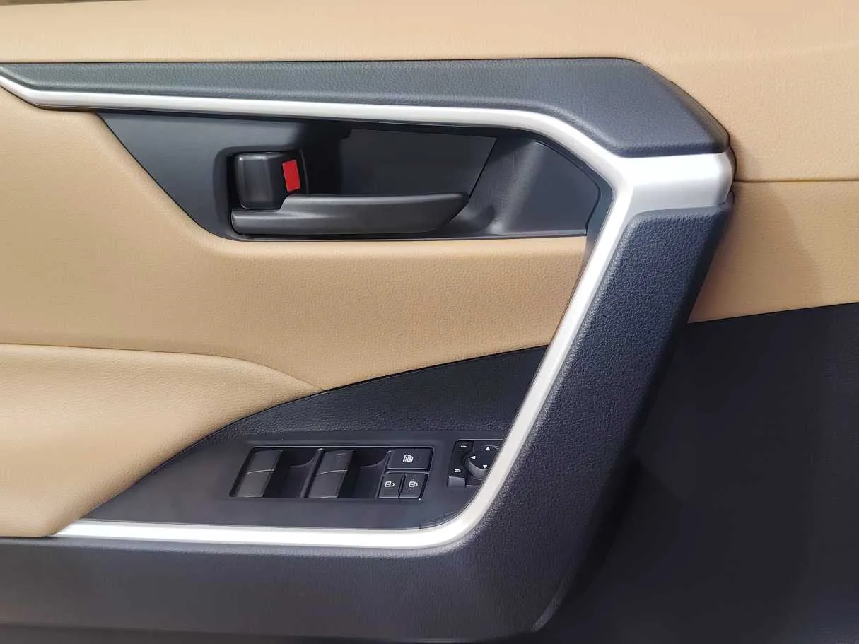 Car image 27